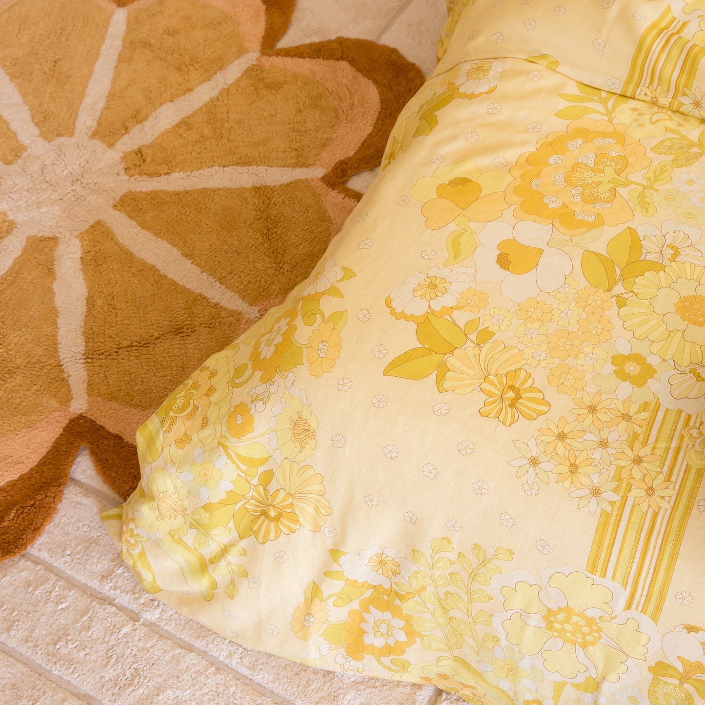 Summer Blooms Quilt and Pillowcase Set