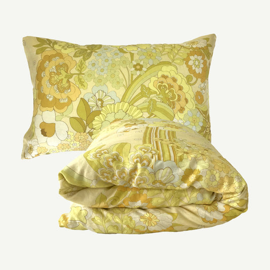 Summer Blooms Quilt and Pillowcase Set